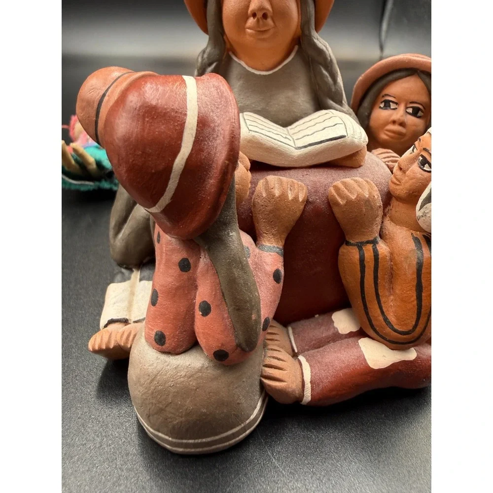 Peruvian Clay Storyteller Signed Maurelio H. w/ 2 Guatemalan Worry Dolls - VTG - Picture 8 of 14